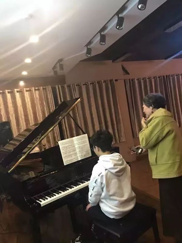 狗万特邀艺术家白志娴